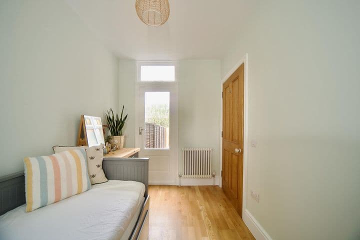 2 bedrooms apartment for sale in London, United Kingdom - Image 8