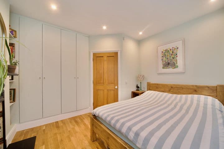 2 bedrooms apartment for sale in London, United Kingdom - Image 5