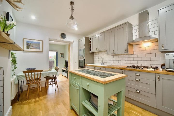 2 bedrooms apartment for sale in London, United Kingdom - Image 11