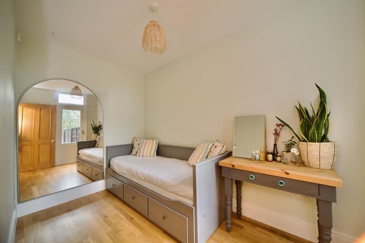 2 bedrooms apartment for sale in London, United Kingdom - Image 7