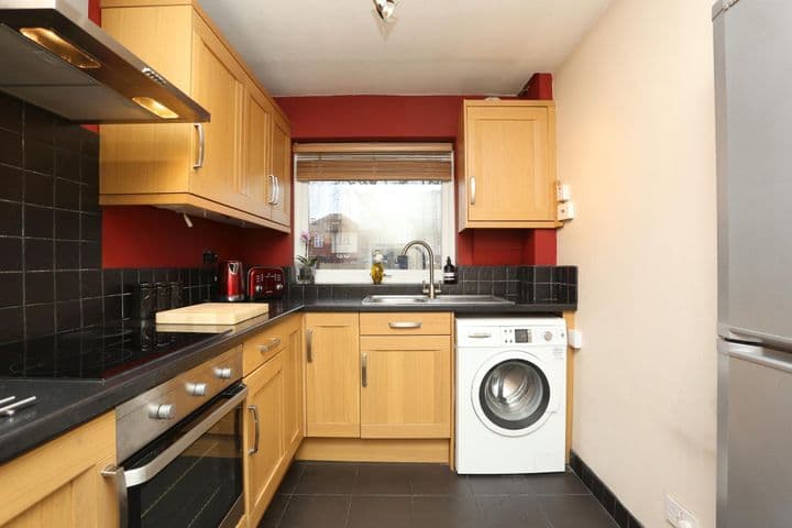 3 bedrooms house for sale in London, United Kingdom - Image 3