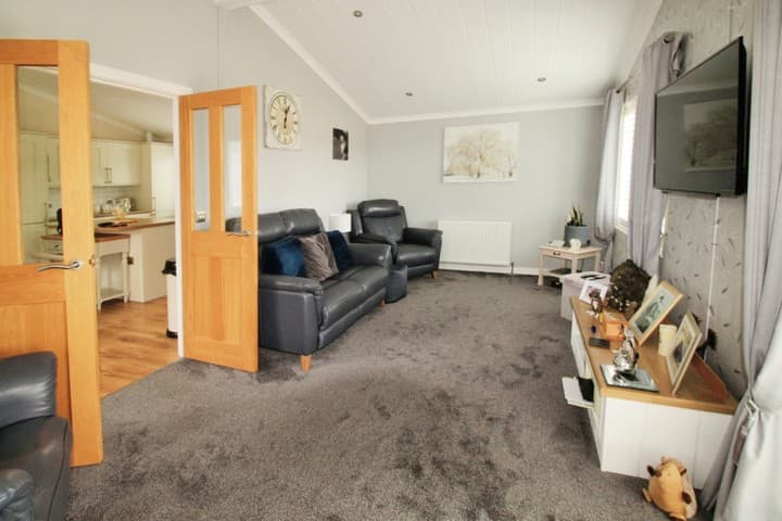 2 bedrooms other for sale in Clacton-On-Sea, United Kingdom - Image 5