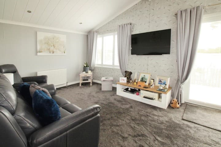 2 bedrooms other for sale in Clacton-On-Sea, United Kingdom - Image 6