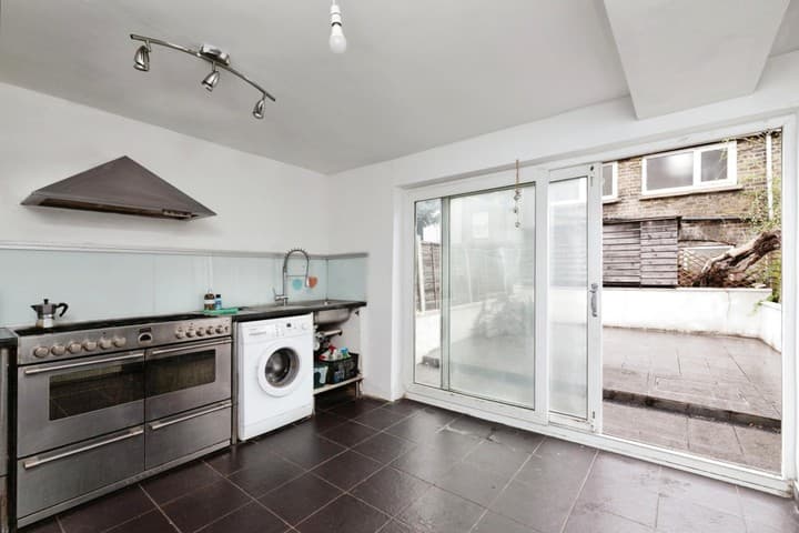 2 bedrooms house for sale in London, United Kingdom - Image 4