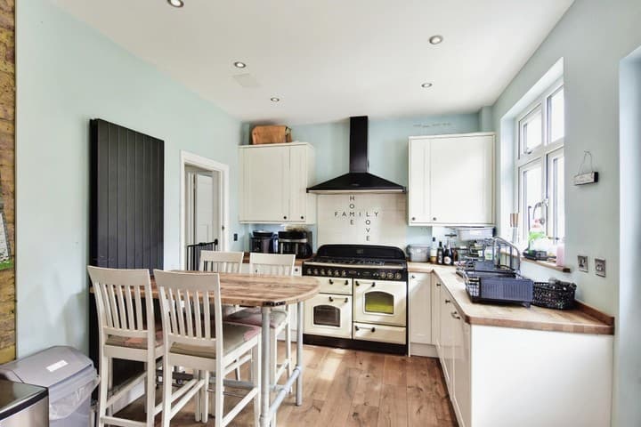 5 bedrooms house for sale in Chatham, United Kingdom - Image 2