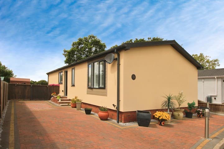 2 bedrooms other for sale in Clacton-On-Sea, United Kingdom - Image 25