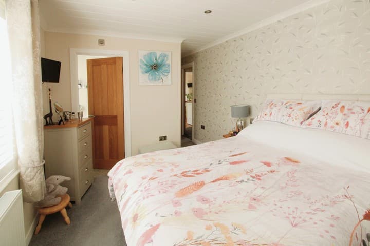 2 bedrooms other for sale in Clacton-On-Sea, United Kingdom - Image 13