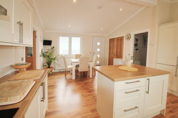 2 bedrooms other for sale in Clacton-On-Sea, United Kingdom - Image 14