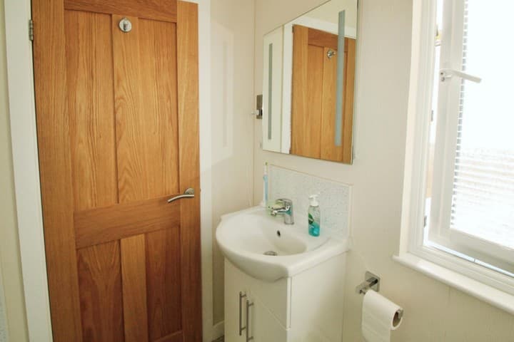 2 bedrooms other for sale in Clacton-On-Sea, United Kingdom - Image 16