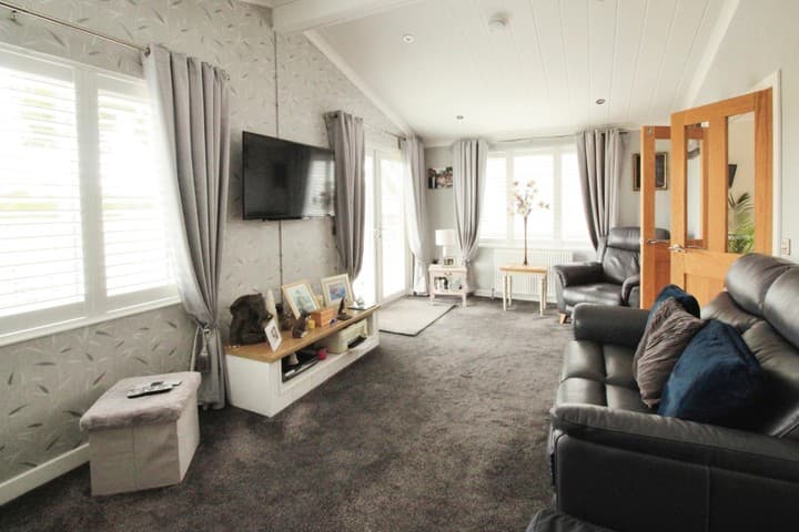 2 bedrooms other for sale in Clacton-On-Sea, United Kingdom - Image 4