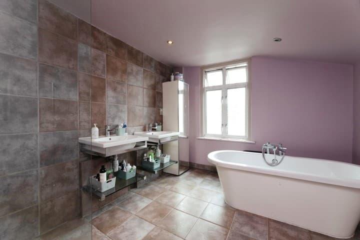 2 bedrooms house for sale in London, United Kingdom - Image 15