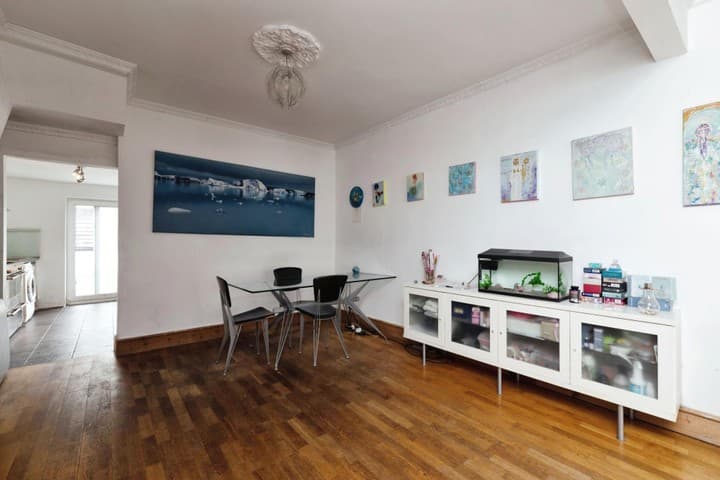 2 bedrooms house for sale in London, United Kingdom - Image 7