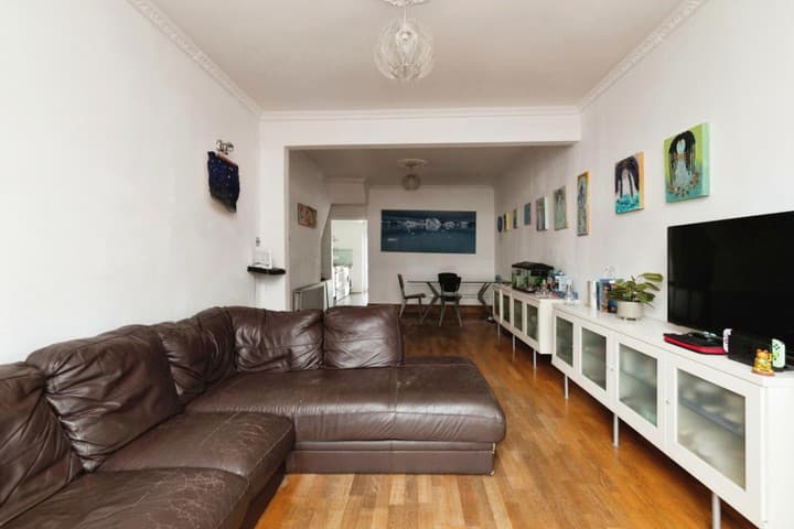 2 bedrooms house for sale in London, United Kingdom - Image 8