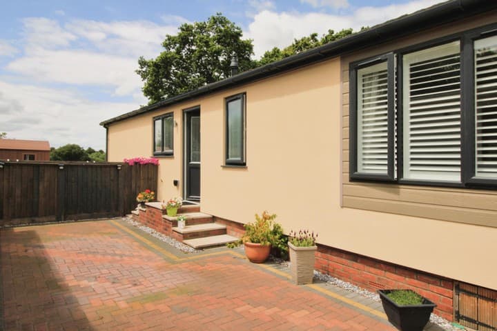 2 bedrooms other for sale in Clacton-On-Sea, United Kingdom - Image 3