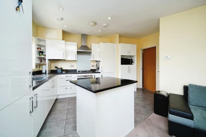 1 bedroom apartment for sale in Feltham, United Kingdom - Image 11