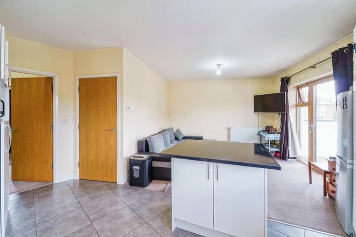 1 bedroom apartment for sale in Feltham, United Kingdom - Image 18