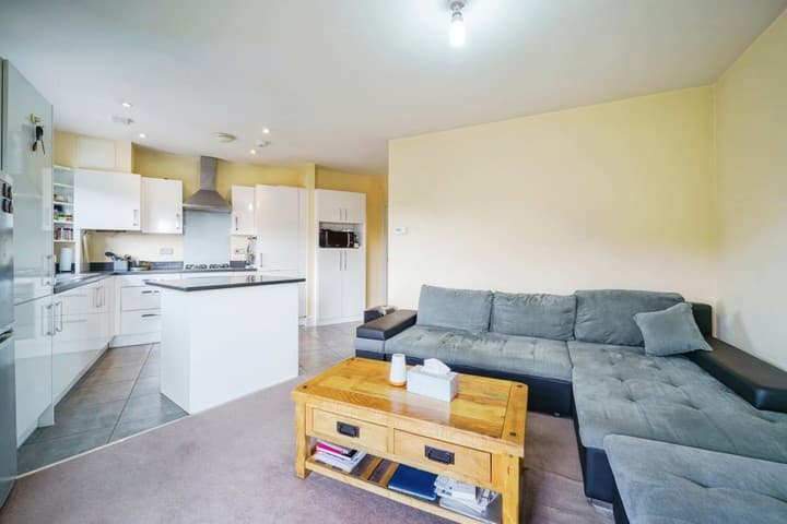 1 bedroom apartment for sale in Feltham, United Kingdom - Image 17