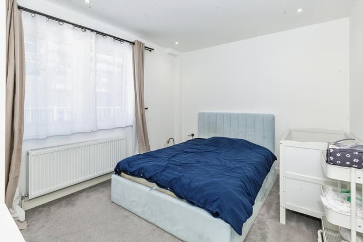 2 bedrooms apartment for sale in Slough, United Kingdom - Image 8