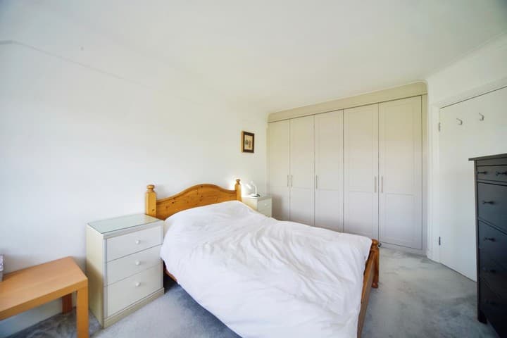 1 bedroom apartment for sale in London, United Kingdom - Image 5