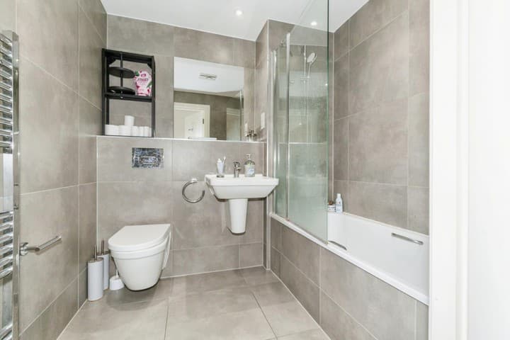 2 bedrooms apartment for sale in Slough, United Kingdom - Image 13