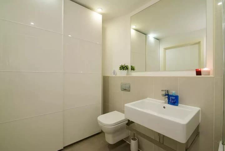 2 bedrooms apartment for sale in Manchester, United Kingdom - Image 7