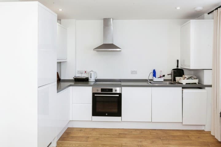 2 bedrooms apartment for sale in Slough, United Kingdom - Image 6