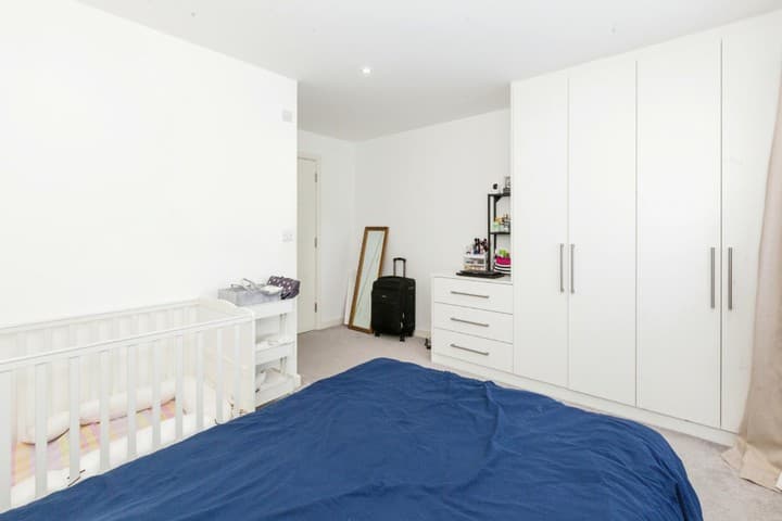 2 bedrooms apartment for sale in Slough, United Kingdom - Image 9