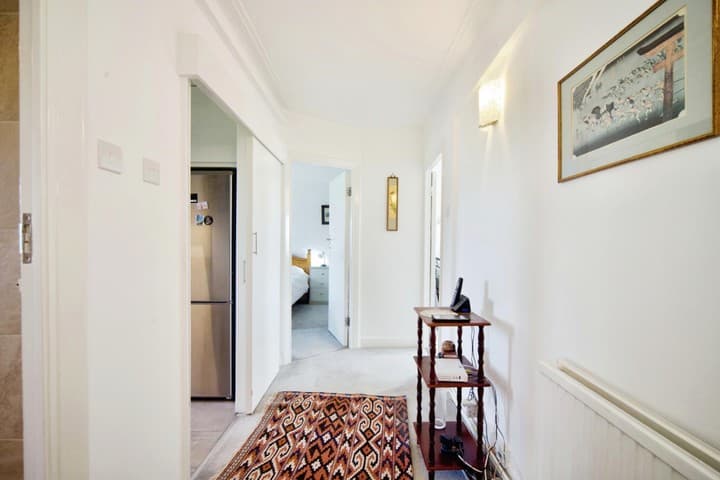 1 bedroom apartment for sale in London, United Kingdom - Image 7