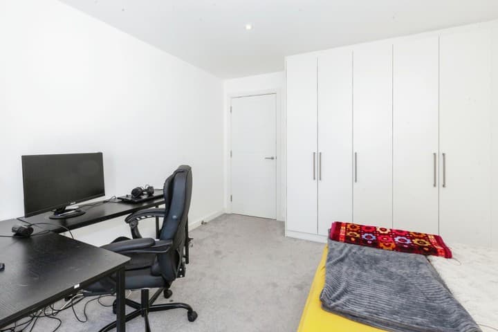 2 bedrooms apartment for sale in Slough, United Kingdom - Image 11