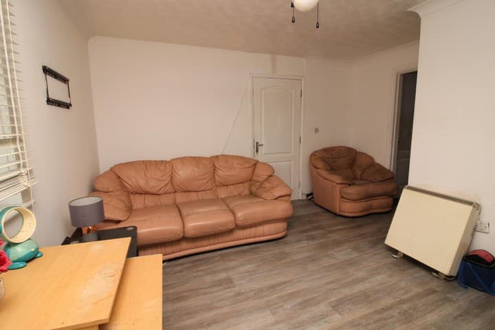 3 bedrooms apartment for sale in Grays, United Kingdom - Image 6