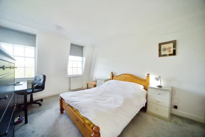 1 bedroom apartment for sale in London, United Kingdom - Image 4