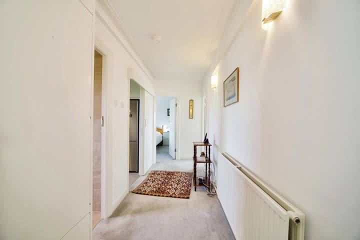 1 bedroom apartment for sale in London, United Kingdom - Image 8