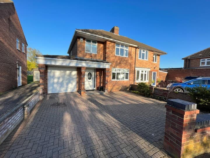 3 bedrooms house for sale in Bedford, United Kingdom - Image 2