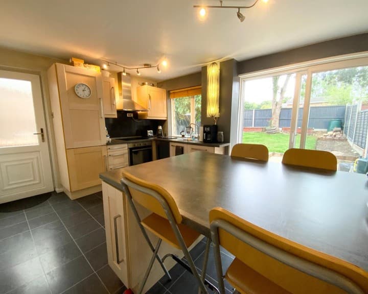 3 bedrooms house for sale in Redditch, United Kingdom - Image 6