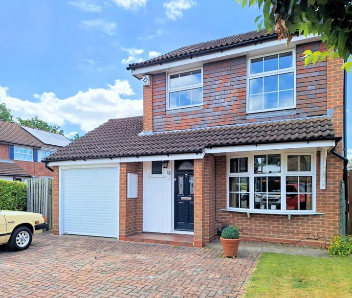 3 bedrooms house for sale in Addlestone, United Kingdom - Image 17