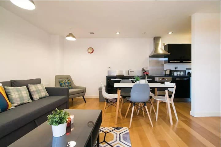 2 bedrooms apartment for sale in Manchester, United Kingdom - Image 3