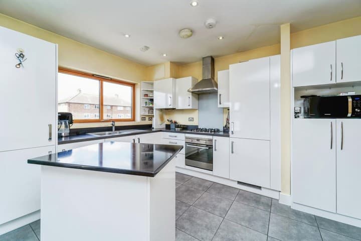 1 bedroom apartment for sale in Feltham, United Kingdom - Image 12