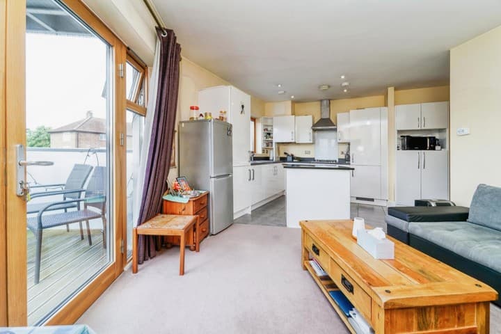 1 bedroom apartment for sale in Feltham, United Kingdom - Image 15