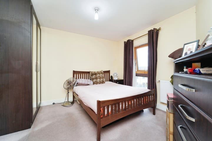 1 bedroom apartment for sale in Feltham, United Kingdom - Image 9