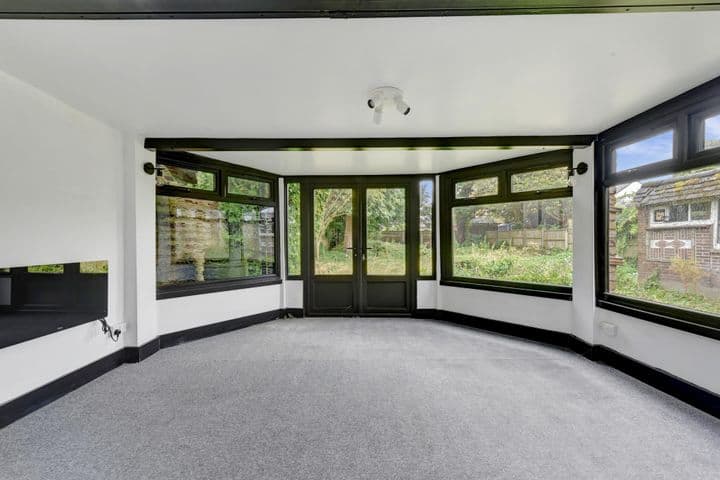 4 bedrooms house for sale in Walton-On-Thames, United Kingdom - Image 10