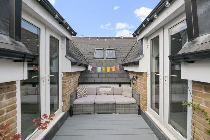 2 bedrooms apartment for sale in High Wycombe, United Kingdom - Image 5