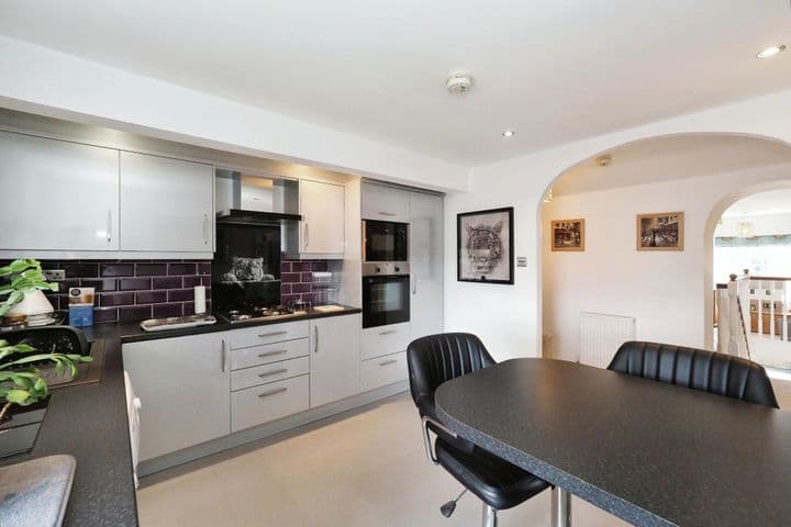 3 bedrooms apartment for sale in Sutton-In-Ashfield, United Kingdom - Image 6