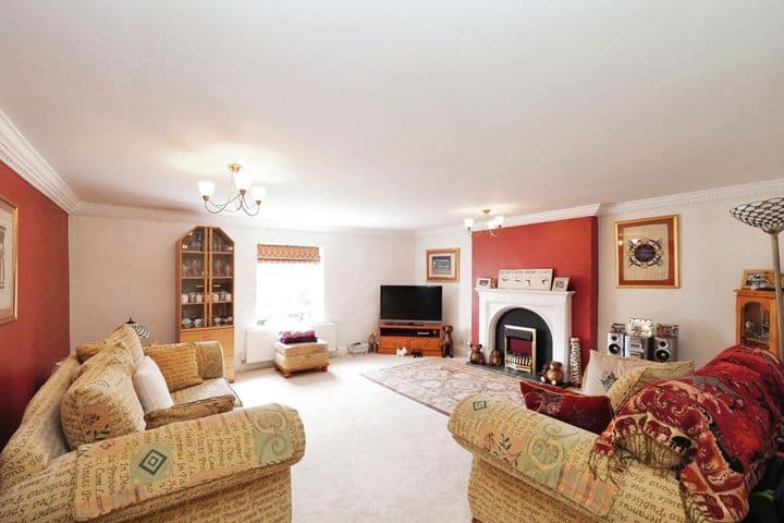 3 bedrooms apartment for sale in Sutton-In-Ashfield, United Kingdom - Image 2