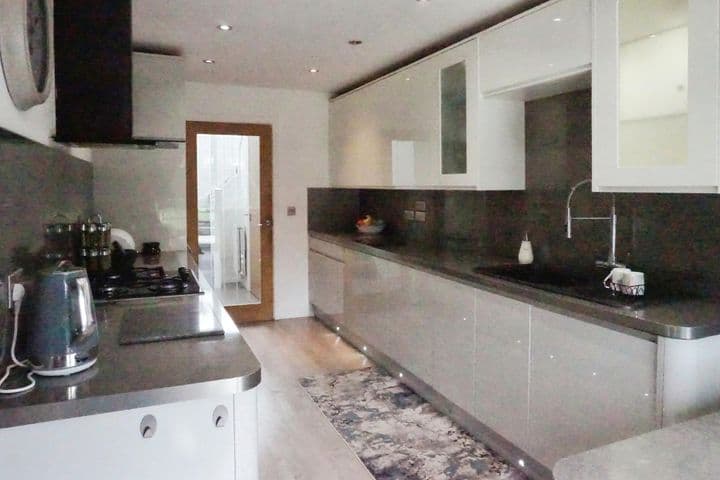 4 bedrooms house for sale in Stoke-On-Trent, United Kingdom - Image 3