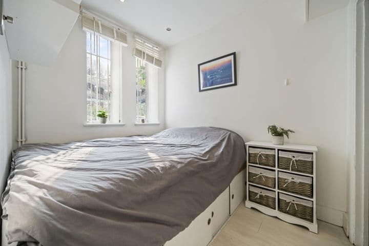 1 bedroom apartment for sale in London, United Kingdom - Image 10