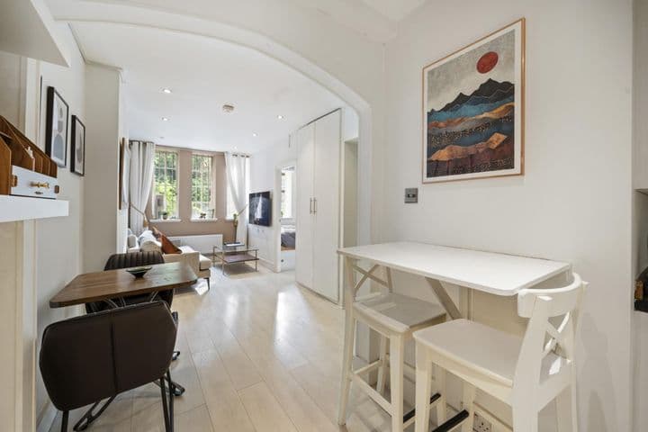 1 bedroom apartment for sale in London, United Kingdom - Image 6