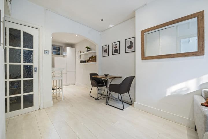 1 bedroom apartment for sale in London, United Kingdom - Image 7