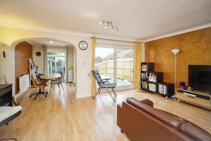 3 bedrooms house for sale in Camberley, United Kingdom - Image 4