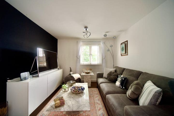 1 bedroom apartment for sale in London, United Kingdom - Image 5