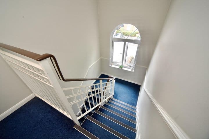 1 bedroom apartment for sale in London, United Kingdom - Image 3